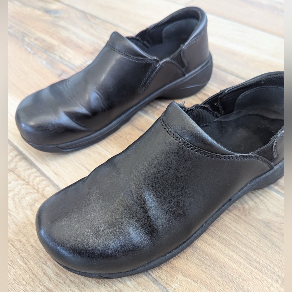 Black Mozo Spider Slip Resistant Women’s Work Clogs size 8.5